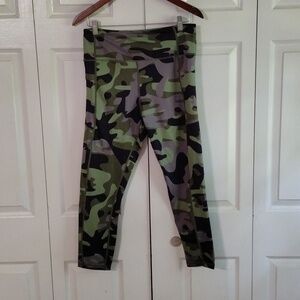 Zyia 7/8 leggings camo pants size 14/16 like New Hi Rise pockets Capri